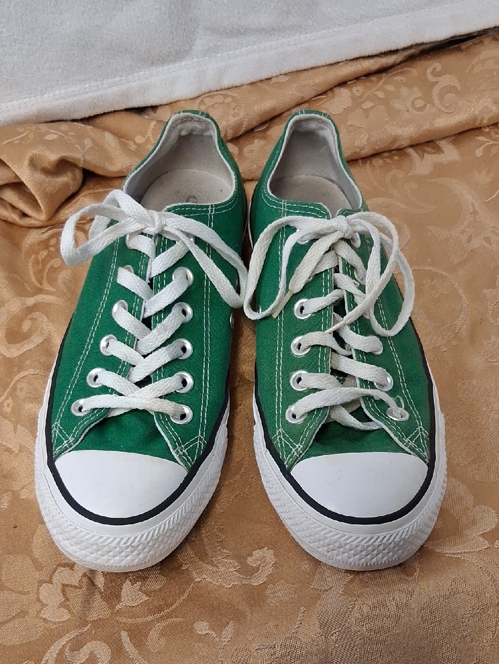 Converse Unisex Green Canvas Low-Top Sneakers Mens 6 Womens 8 with White Laces